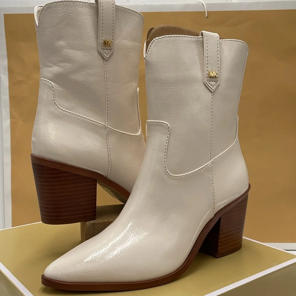 Michael Kors WAVERLY HEELED BOOTIE FAUX LEATHER
49F4WVME6L
LT CREAM - Picture 8 of 16